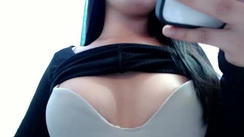 Snapshot of pinay_pearl chatting on November 5, 1:05 am Pearly online show from November 5, 1:05 am