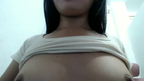 Snapshot of pinay_pearl chatting on December 16, 12:04 am Pearly online show from December 16, 12:04 am