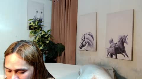 Snapshot of pinay_yahsy chatting on July 27, 11:45 pm pinay_yahsy online show from July 27, 11:45 pm