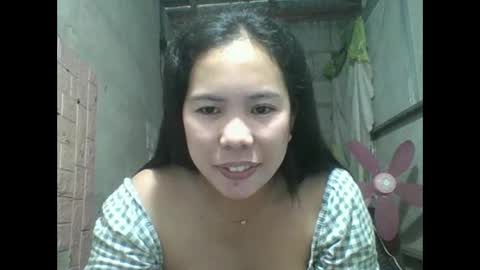 Snapshot of pinaychubbymomm chatting on February 2, 3:05 am pinaychubbymomm online show from February 2, 3:05 am