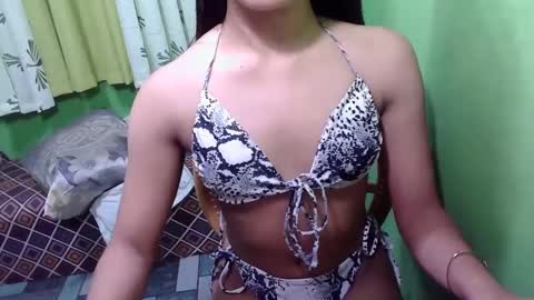 pinaymorena_rhowe online show from December 17, 7:40 am