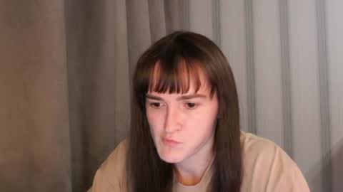 Snapshot of pineapple__mood chatting on June 17, 6:09 pm online show from June 17, 6:09 pm