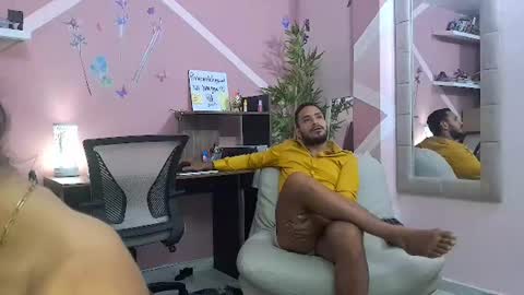 pineappleflipped online show from July 21, 2:03 am