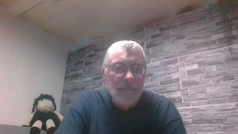 Snapshot of pinholder chatting on October 30, 8:09 pm Michael online show from October 30, 8:09 pm