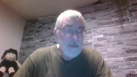 Snapshot of pinholder chatting on November 4, 5:50 am Michael online show from November 4, 5:50 am