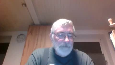 Snapshot of pinholder chatting on November 19, 8:20 pm Michael online show from November 19, 8:20 pm