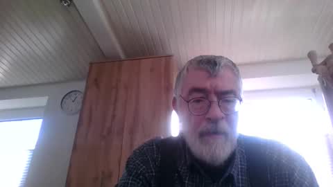 Snapshot of pinholder chatting on November 24, 11:54 am Michael online show from November 24, 11:54 am