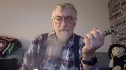 Snapshot of pinholder chatting on December 14, 2:22 pm Michael online show from December 14, 2:22 pm