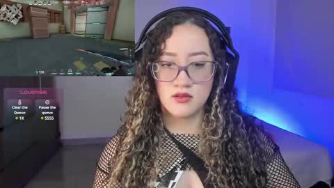 Snapshot of pink_angell chatting on December 30, 11:38 pm Emilly Santis online show from December 30, 11:38 pm