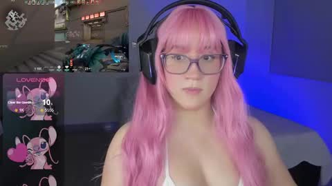 Snapshot of pink_angell chatting on January 16, 1:06 am Emilly Santis online show from January 16, 1:06 am