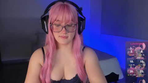 Snapshot of pink_angell chatting on February 9, 5:19 am Emilly Santis online show from February 9, 5:19 am