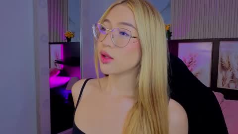 pink_as online show from September 16, 10:00 pm