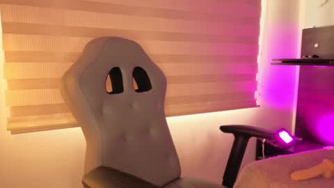 pink_as online show from October 15, 2:06 pm