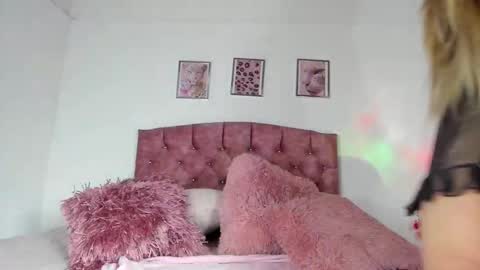 pink_rose5 online show from November 8, 2:34 am