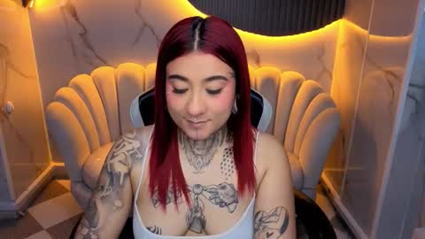 Snapshot of pink_tattoo_b chatting on November 28, 7:49 pm pink_tattoo_b online show from November 28, 7:49 pm