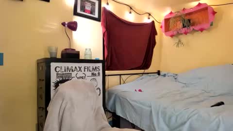 Snapshot of pinkandheated chatting on October 21, 6:58 am Virginity smiles online show from October 21, 6:58 am