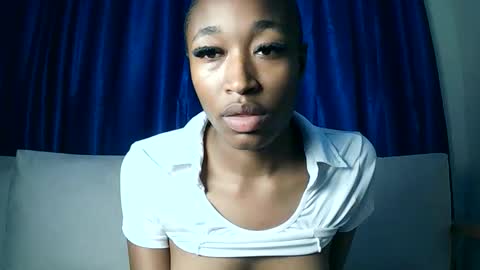 Snapshot of pinkaura_ chatting on June 10, 7:57 pm PinkyAura online show from June 10, 7:57 pm