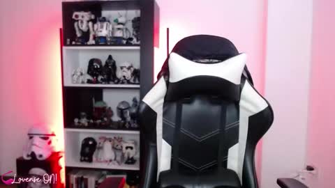 Snapshot of pinkcatlive chatting on October 21, 7:36 pm Emily online show from October 21, 7:36 pm