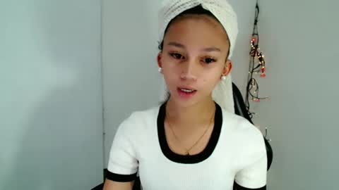 Snapshot of pinkdollbaby_ chatting on May 7, 1:00 am pinkdollbaby_ online show from May 7, 1:00 am