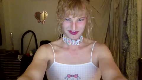 Snapshot of pinkfag chatting on February 6, 6:24 pm pinkfag online show from February 6, 6:24 pm