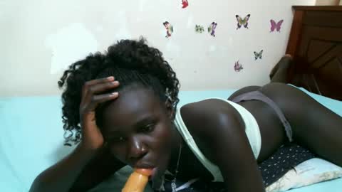 Snapshot of pinkiey_ chatting on October 28, 7:45 am pinky online show from October 28, 7:45 am