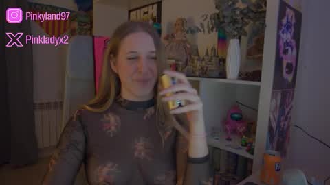 Snapshot of pinkladyx2 chatting on February 7, 8:34 pm pinkladyx2 online show from February 7, 8:34 pm