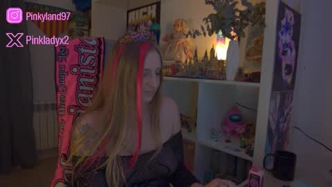 Snapshot of pinkladyx2 chatting on February 15, 11:45 pm pinkladyx2 online show from February 15, 11:45 pm