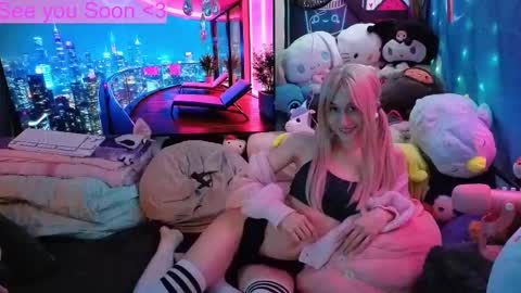 Snapshot of pinkocean3 chatting on October 26, 7:42 pm Gwenie online show from October 26, 7:42 pm