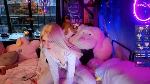 Snapshot of pinkocean3 chatting on November 28, 7:16 pm Gwenie online show from November 28, 7:16 pm