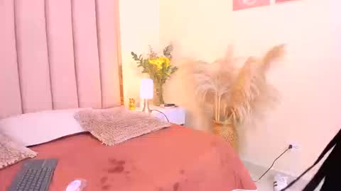 Snapshot of pinky_cherry chatting on September 24, 8:23 pm CHERRY online show from September 24, 8:23 pm