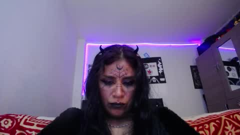 Snapshot of pinky_pinky_ chatting on October 19, 12:11 am VIOLETA LOPEZ online show from October 19, 12:11 am