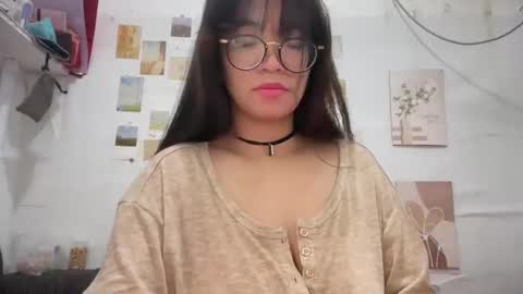 Snapshot of pinkyrosexx chatting on November 3, 5:47 pm Rose online show from November 3, 5:47 pm