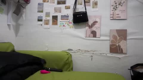 Snapshot of pinkyrosexx chatting on November 5, 11:27 pm Rose online show from November 5, 11:27 pm