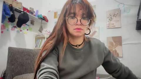 Snapshot of pinkyrosexx chatting on December 21, 5:42 pm Rose online show from December 21, 5:42 pm