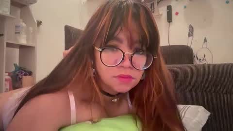 Snapshot of pinkyrosexx chatting on February 23, 3:04 am Rose online show from February 23, 3:04 am