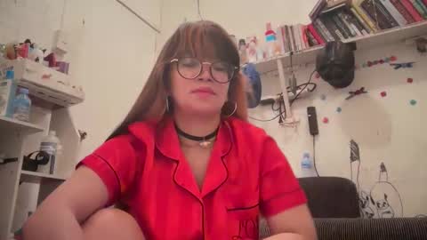 Snapshot of pinkyrosexx chatting on February 26, 1:15 am Rose online show from February 26, 1:15 am