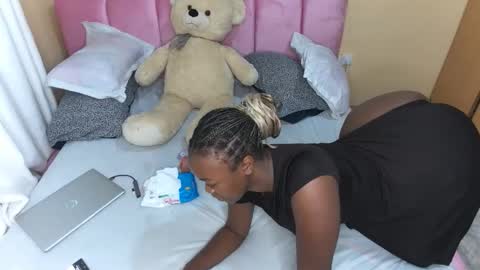 Pinky online show from November 22, 4:11 am