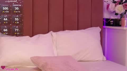 Pinky online show from November 6, 7:48 pm