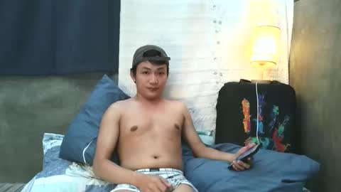 Snapshot of pinoy_petitehugecock chatting on October 3, 2:52 am alex online show from October 3, 2:52 am