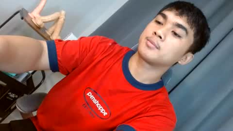Snapshot of pinoyadriannexxx chatting on July 31, 3:17 am Adrianne online show from July 31, 3:17 am