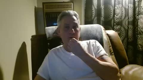 Snapshot of pirate334 chatting on March 22, 6:39 am pirate334 online show from March 22, 6:39 am