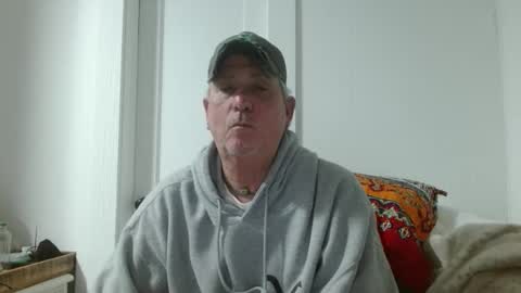 Snapshot of pirate334 chatting on April 2, 3:59 am pirate334 online show from April 2, 3:59 am