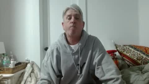 Snapshot of pirate334 chatting on April 14, 4:18 am pirate334 online show from April 14, 4:18 am