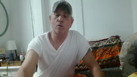 Snapshot of pirate334 chatting on April 17, 8:34 pm pirate334 online show from April 17, 8:34 pm