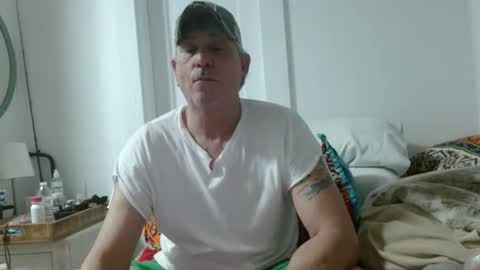 Snapshot of pirate334 chatting on April 19, 1:05 am pirate334 online show from April 19, 1:05 am