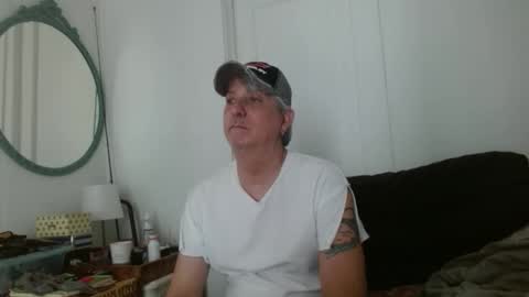 Snapshot of pirate334 chatting on April 25, 6:38 pm pirate334 online show from April 25, 6:38 pm