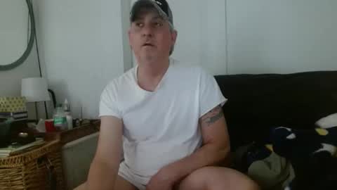 Snapshot of pirate334 chatting on April 28, 6:46 pm pirate334 online show from April 28, 6:46 pm
