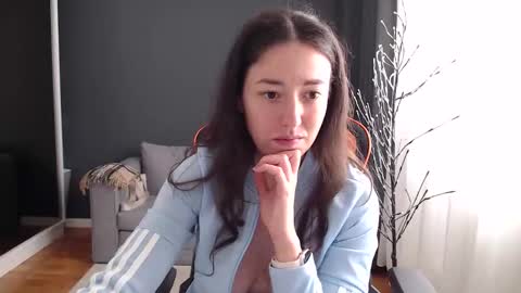 piscesgirl06 online show from April 11, 5:34 am