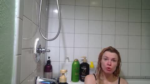 Snapshot of pistlewhipme chatting on April 7, 1:39 am Pistol whip me and master Diablo online show from April 7, 1:39 am