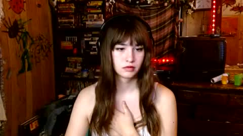 Izzy online show from November 12, 1:22 pm